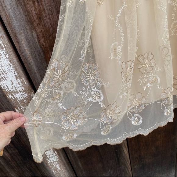 Talbots Ivory Tulle Overlay embroidered Skirt with side zipper. Size 6 NWOT - Picture 4 of 10